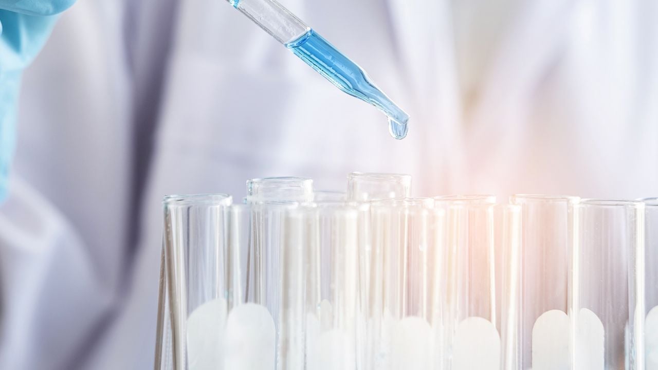 尽管存在健康危害，BHA 和 BHT 仍然存在于食品和化妆品中